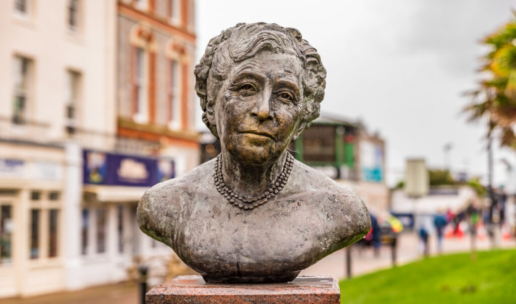 Busto Agatha Christie a Torquay da adobe