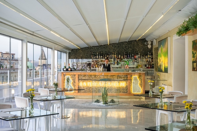 hostel-bar