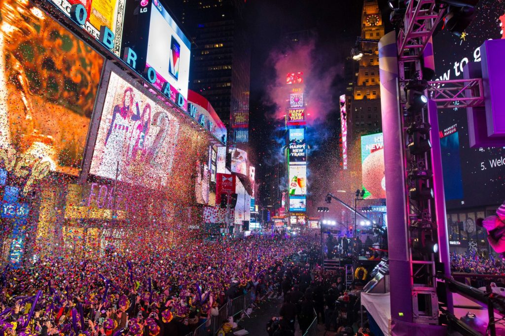 E-Ball-Drop-photo-Amy-Hart