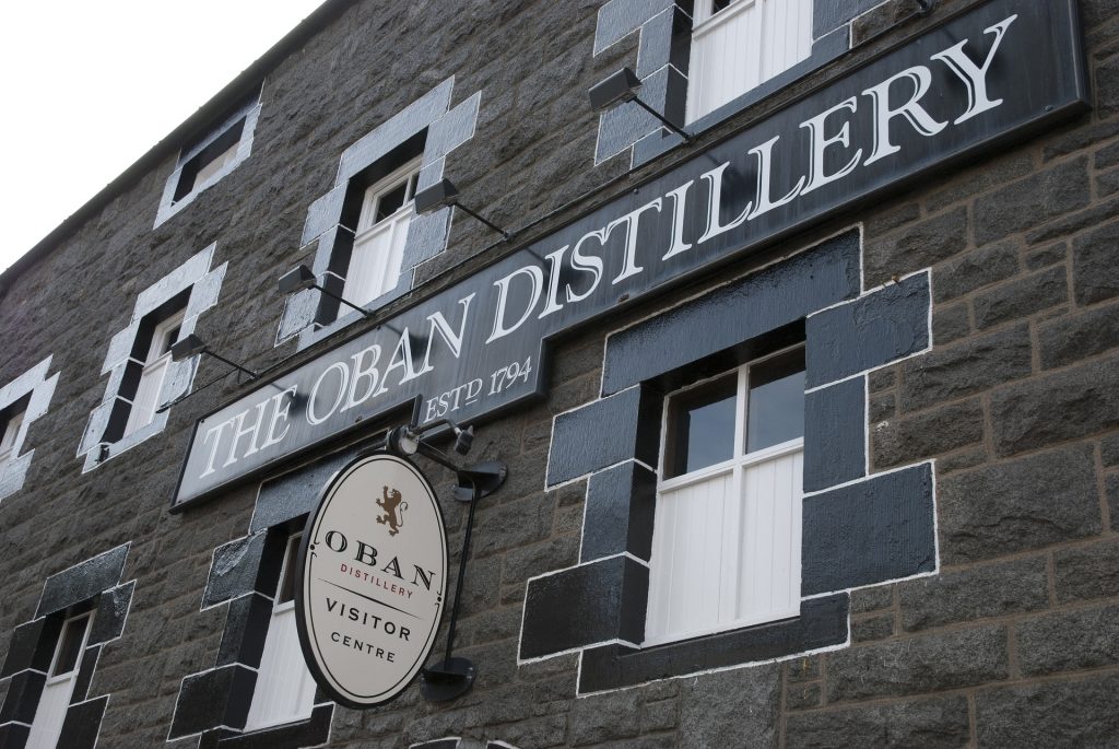 WhiskyOban-Distillery-©-Holidu