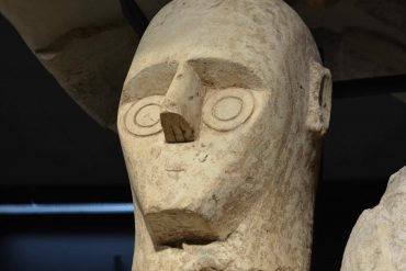 Testa di uno dei "Giganti di Mont'e Prama" al museo archeologico di Cagliari