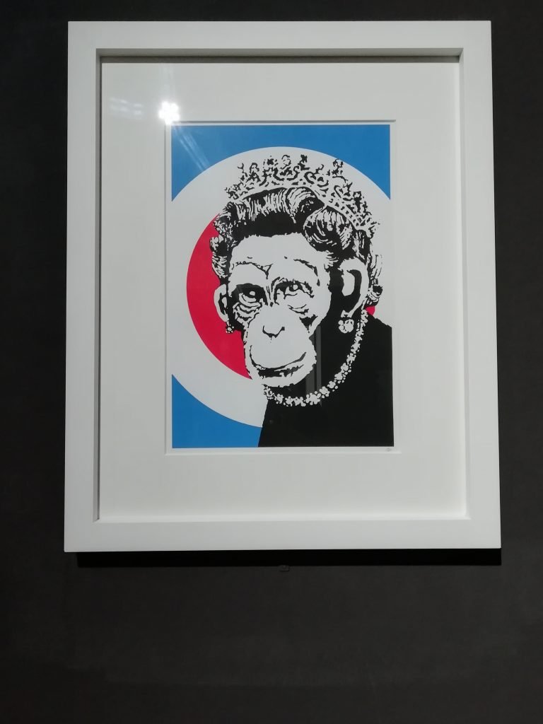 Bansky Monkey Queen
