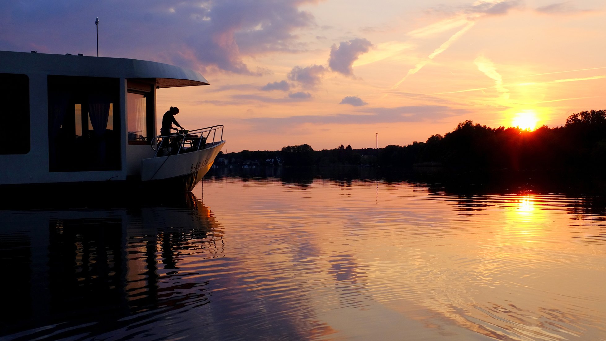 houseboat