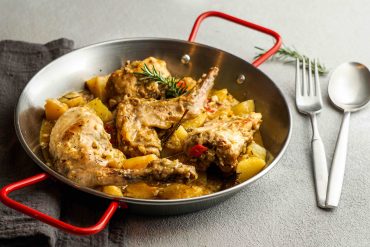 conejo en salmorejo al estilo canario, roasted rabbit in Canarian marinade, Spanish and Canary Islands food coniglio canarie