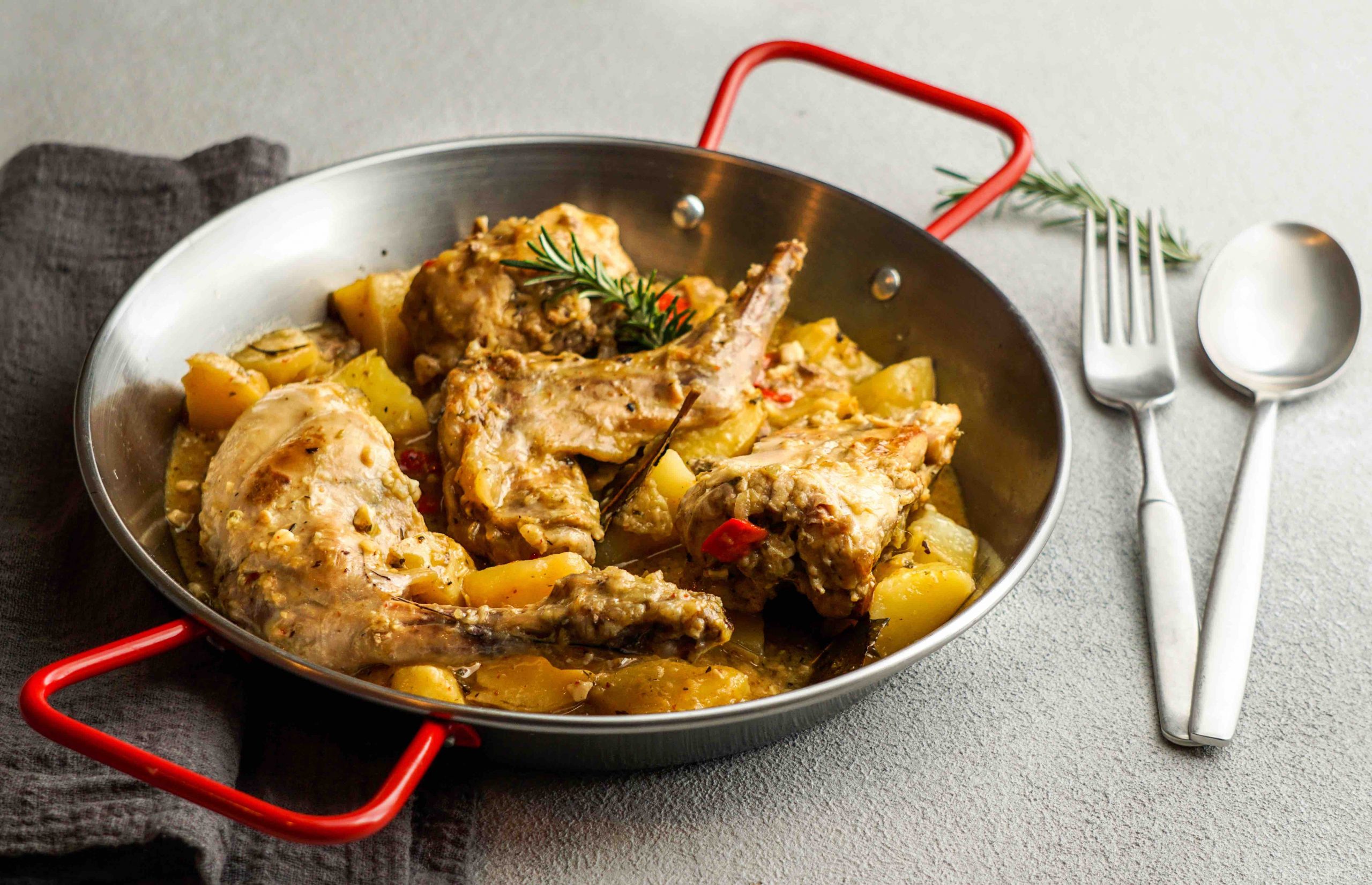 conejo en salmorejo al estilo canario, roasted rabbit in Canarian marinade, Spanish and Canary Islands food coniglio canarie