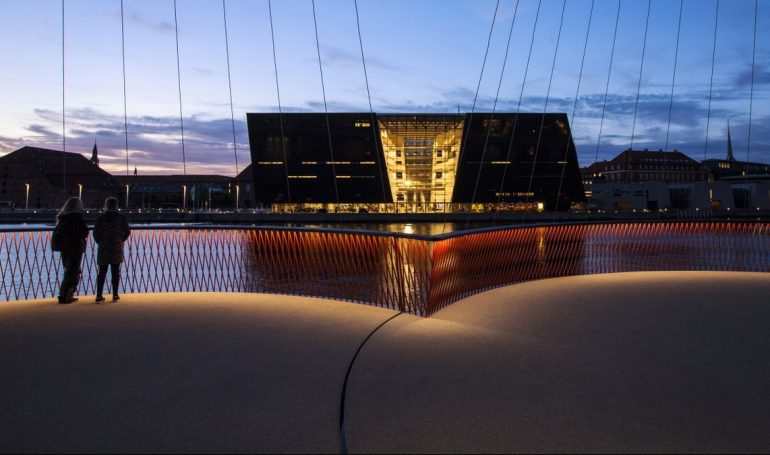 Copenhagen, Circle-Bridge, Olafur Eliasson. Den Sorte Diamant (1999) - Schmidt Hammer Lassen Architects. credits Kim Wyon