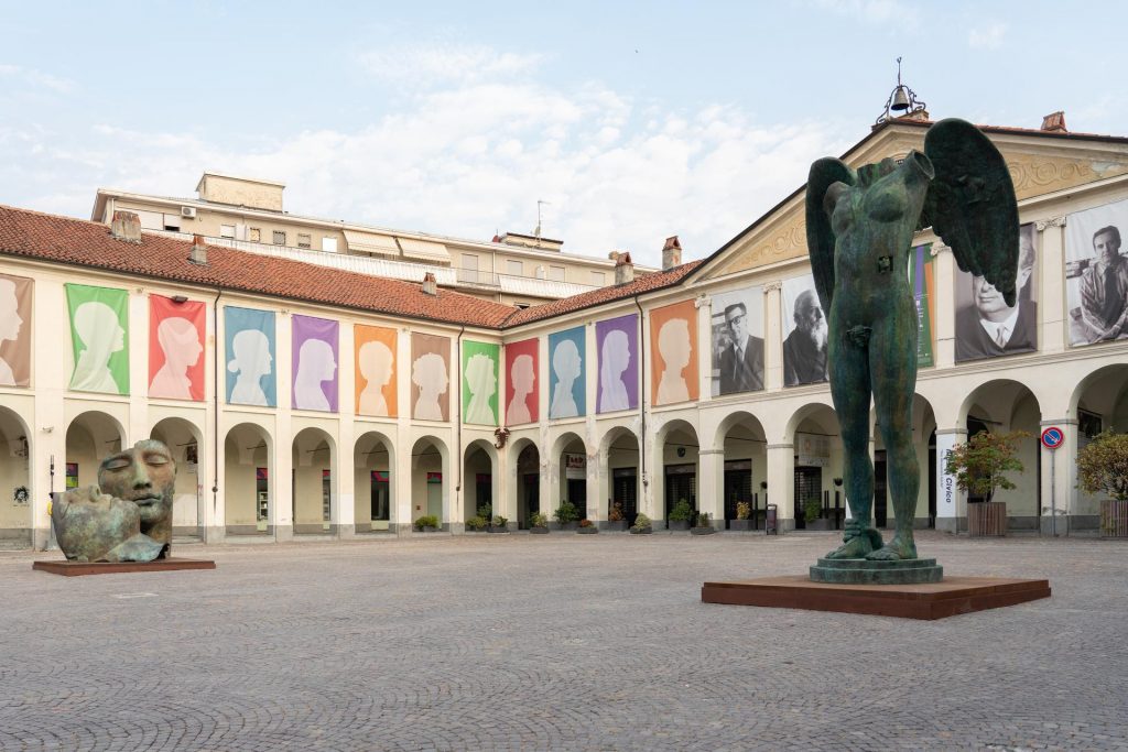 Le opere di Mitoraj in Piazza Ottinetti per Ivrea Capitale italiana del libro - credit Luisa Romussi