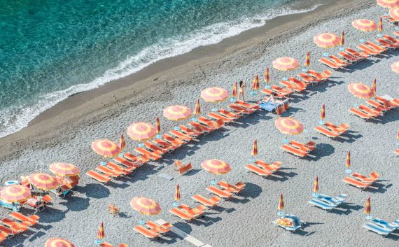 spiaggia positano mare italia