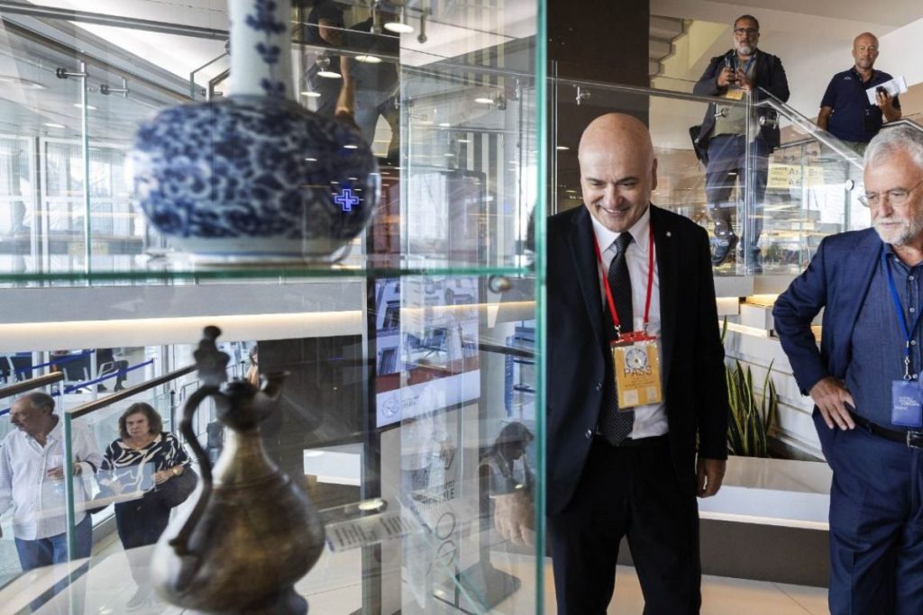 Arte orientale all'aeroporto di Napoli