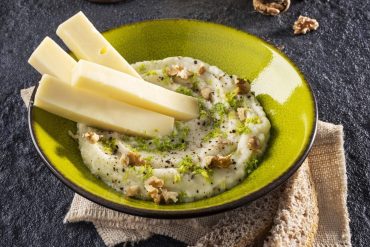 Mousse di sedano rapa patate e finocchi con Stelvio DOP e noci da uff st