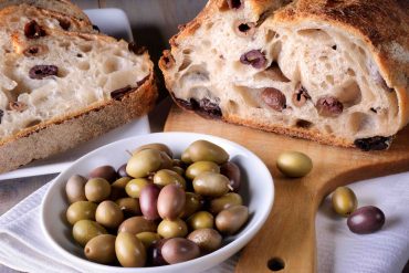 Pane alle olive taggiasche adobe