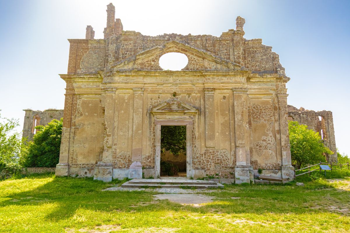 Monterano Chiesa , foto con credits Skylab Studios , foto da ufficio stampa