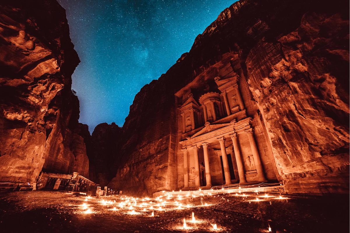 Torna Petra by night. Ed è magia sotto le stelle mediorientali