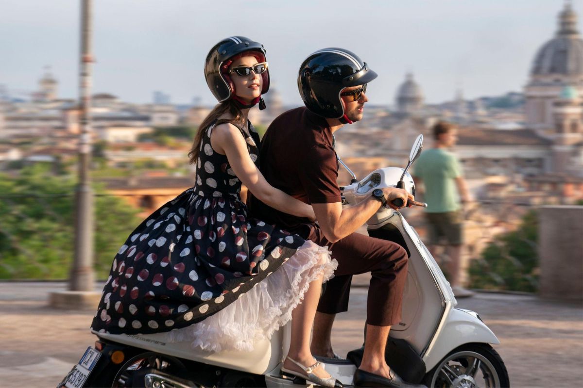 Emily in Paris, anzi “in Rome”: itinerario delle feste con l’eroina glamour