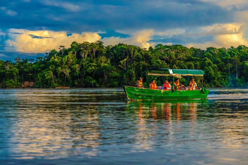 Nel cuore dell’Amazzonia peruviana a vivere la “selva” degli specchi”