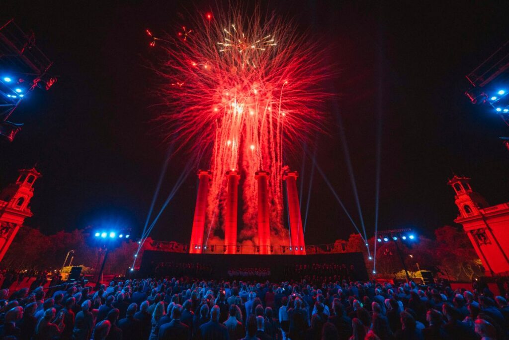 Catalogna, è qui la festa: estate tra fuochi d’artificio e folklore